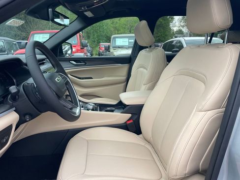 New 2026 Jeep Grand Cherokee L Limited AWD/4WD image 2