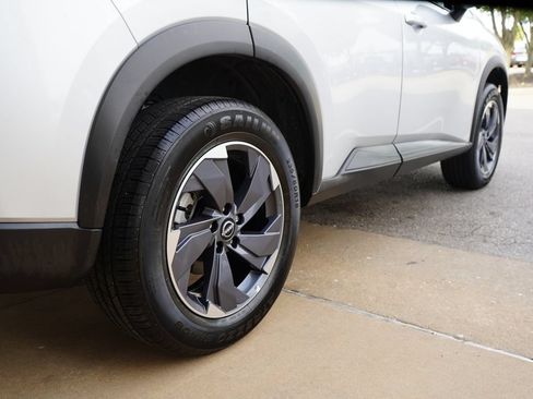 Used 2025 Nissan Rogue SV FWD image 6