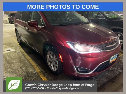 Used 2018 Chrysler Pacifica Touring-L Plus w/ Tire & Wheel Group image 1