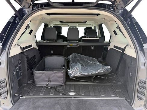 New 2026 Land Rover Discovery Limited Edition AWD/4WD image 18