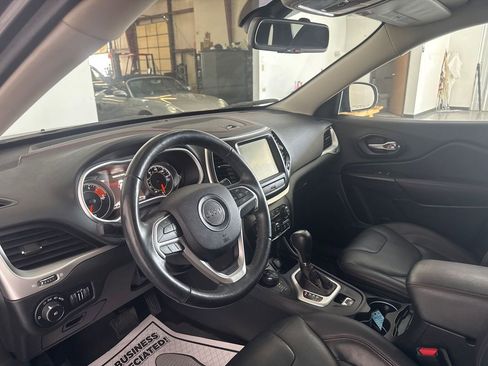 Used 2016 Jeep Cherokee Trailhawk w/ Leather Interior Group image 8