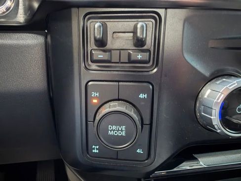 Used 2023 Ford F250 Lariat w/ Black Appearance Package AWD/4WD image 25