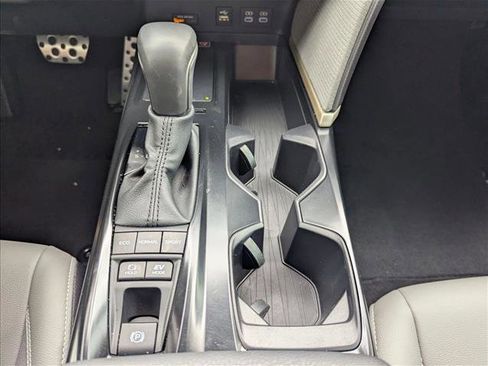 Used 2025 Toyota Camry SE image 14