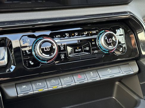 New 2026 GMC Sierra 1500 AT4 w/ AT4 Premium Package AWD/4WD image 18
