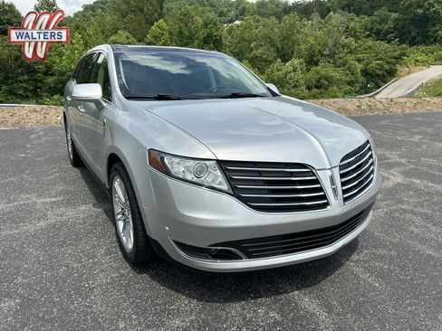 Used 2019 Lincoln MKT AWD image 1
