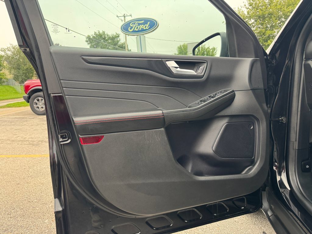 Used 2024 Ford Escape ST-Line w/ Tech Pack #1 AWD/4WD image 14