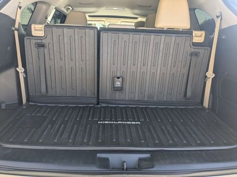 Used 2022 Toyota Highlander XLE image 30