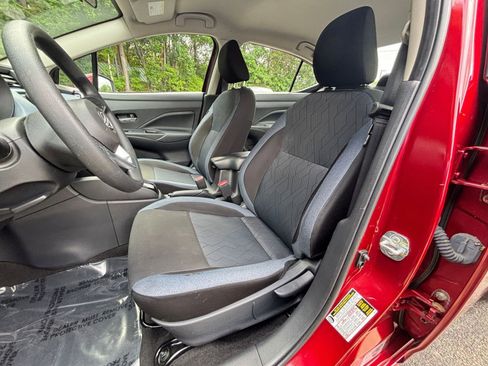 Used 2025 Nissan Versa SV FWD image 35