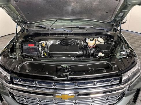Used 2023 Chevrolet Suburban Premier AWD/4WD image 13