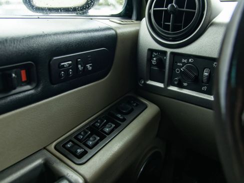 Used 2003 HUMMER H2 w/ Preferred Equipment Group AWD/4WD image 35