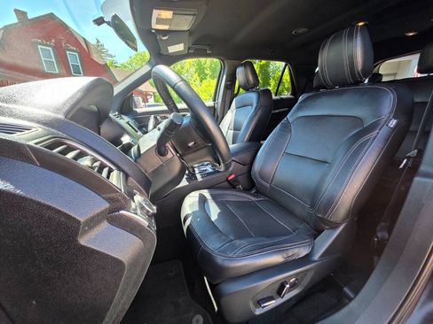 Used 2018 Ford Explorer XLT FWD image 8