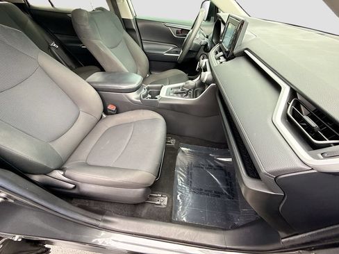 Used 2020 Toyota RAV4 LE FWD image 14