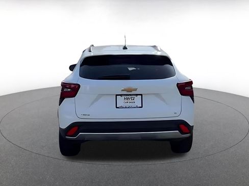 Used 2025 Chevrolet Trax LT image 11