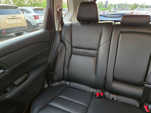 Used 2024 Nissan Rogue SL FWD image 12