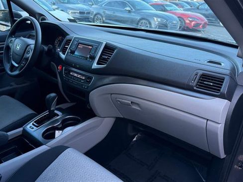 Used 2017 Honda Ridgeline RTS image 10