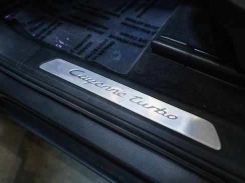 Used 2020 Porsche Cayenne Turbo AWD/4WD image 28