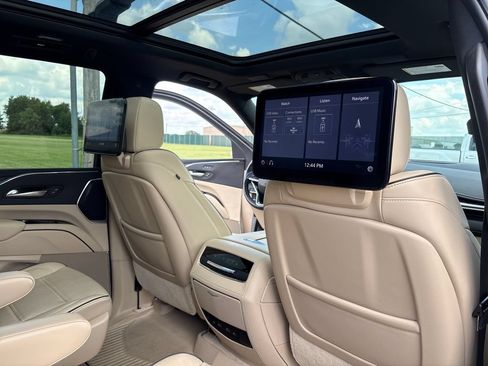 Certified 2021 Cadillac Escalade ESV Premium Luxury AWD/4WD image 63
