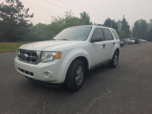 Used 2012 Ford Escape XLT FWD image 3