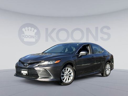 Used 2022 Toyota Camry LE image 1