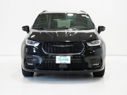 New 2026 Chrysler Pacifica Select image 3