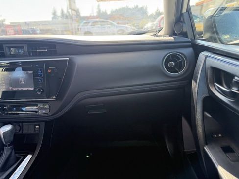 Used 2017 Toyota Corolla SE image 11