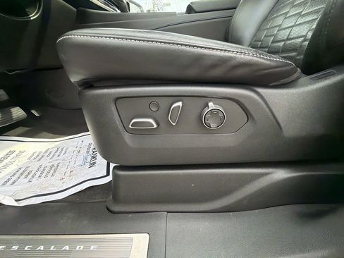 Used 2023 Cadillac Escalade V AWD/4WD image 18