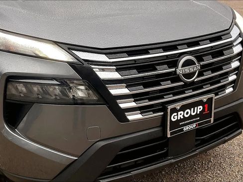 Used 2025 Nissan Rogue SV image 29