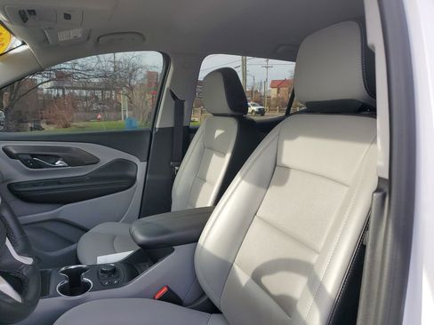 Used 2024 GMC Terrain SLT image 16