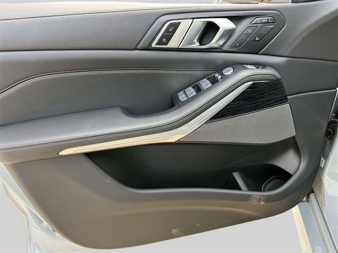 Certified 2023 BMW X7 xDrive40i w/ M Sport Package image 21
