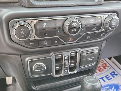 Used 2023 Jeep Gladiator Overland AWD/4WD image 21