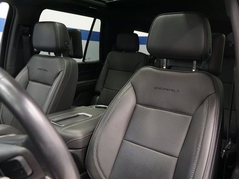 Used 2023 GMC Yukon Denali w/ Advanced Technology Package image 16