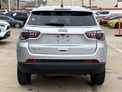 Used 2025 Jeep Compass Latitude AWD/4WD image 5