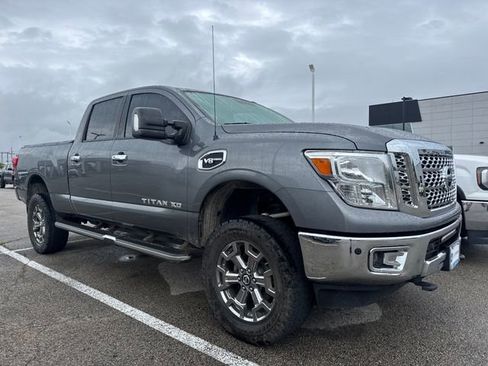 Used 2018 Nissan Titan SV w/ SV Convenience Package AWD/4WD image 2