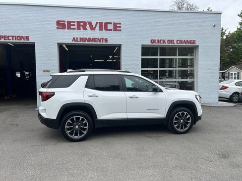 Used 2025 GMC Terrain Elevation w/ Elevation Premium Package AWD/4WD image 8