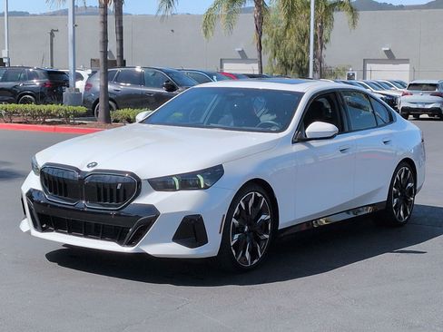 Used 2026 BMW i5 eDrive40 w/ M Sport Package RWD image 5