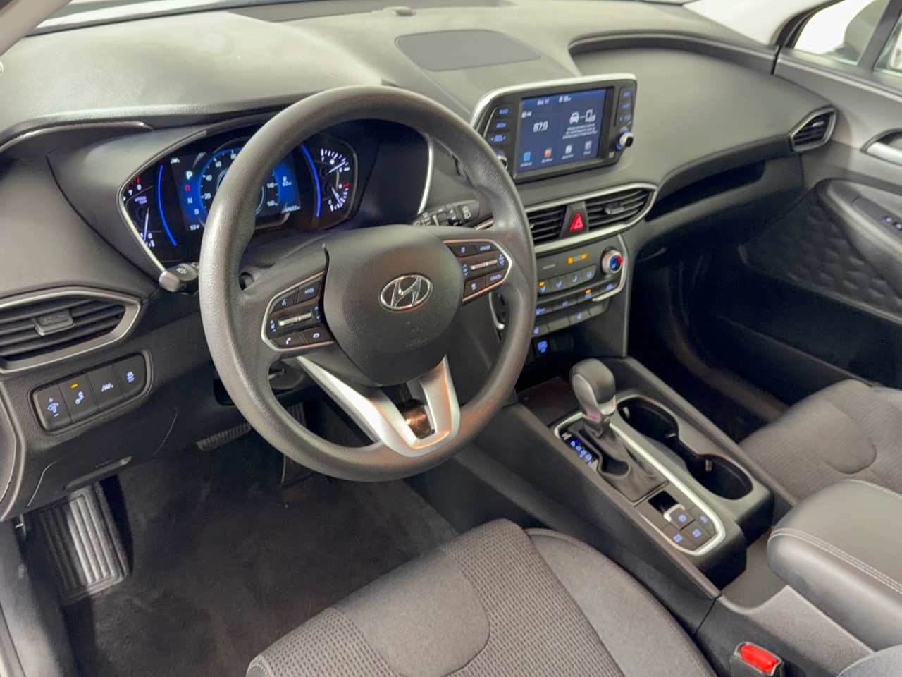 Used 2019 Hyundai Santa Fe SEL FWD image 4