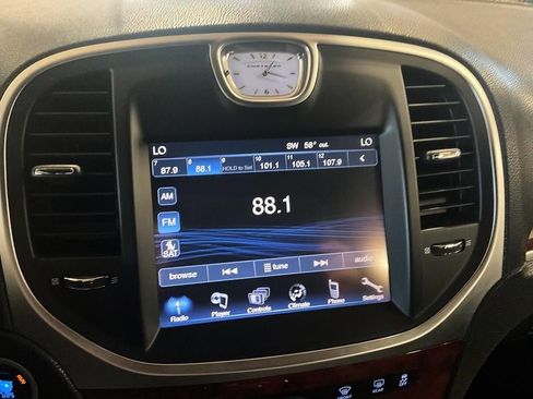 Used 2012 Chrysler 300 RWD image 18