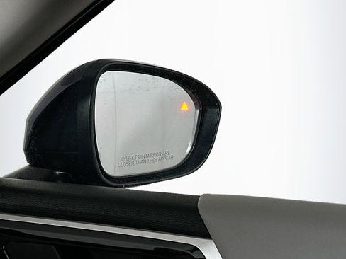 Used 2025 Mitsubishi Outlander SE image 16