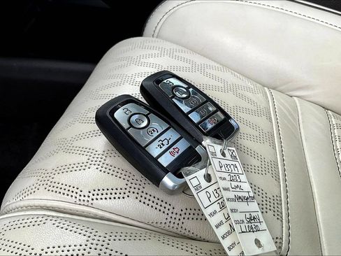 Used 2023 Lincoln Navigator Black Label AWD/4WD image 36