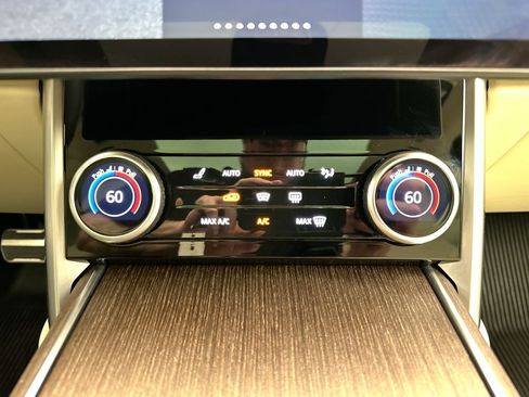 Used 2023 Land Rover Range Rover SE image 13