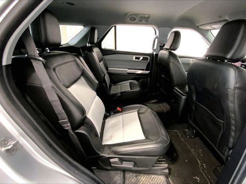 Used 2022 Ford Explorer XLT w/ Equipment Group 202A RWD image 25