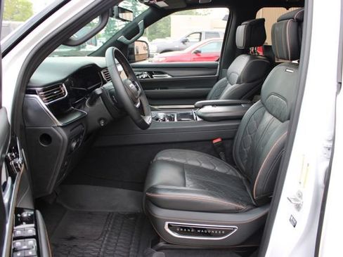 Used 2024 Jeep Grand Wagoneer Series III w/ Rear Seat Video Group 1 AWD/4WD image 15