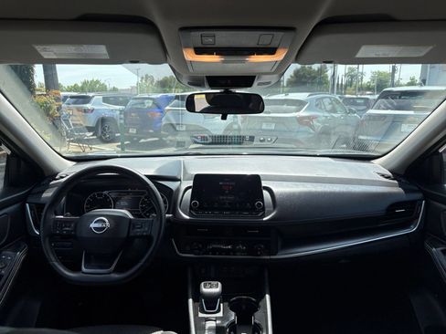 Used 2025 Nissan Rogue SV FWD image 35