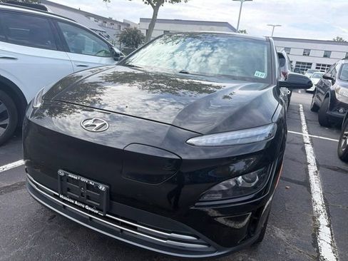 Used 2023 Hyundai Kona SE w/ Cargo Package FWD image 3
