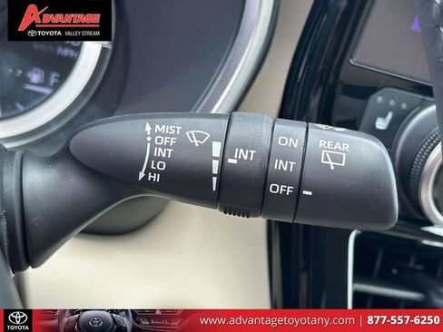 Used 2023 Toyota Highlander XLE AWD/4WD image 29