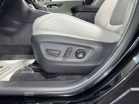 Used 2025 Toyota RAV4 Limited w/ Advanced Technology Package image 20