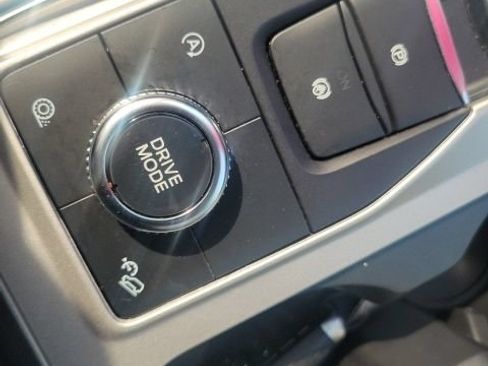 Used 2024 Ford Explorer XLT w/ Equipment Group 202A AWD/4WD image 26
