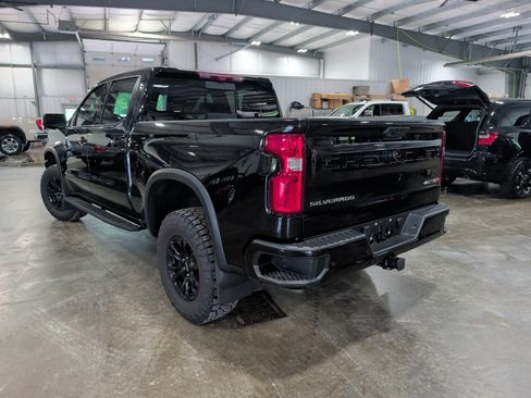 Used 2023 Chevrolet Silverado 1500 ZR2 w/ Technology Package AWD/4WD image 4