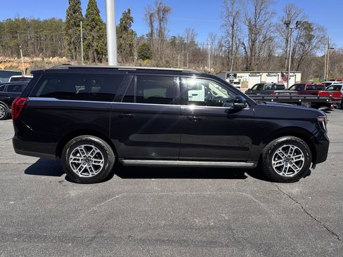 Used 2025 Ford Expedition Max Active AWD/4WD image 5