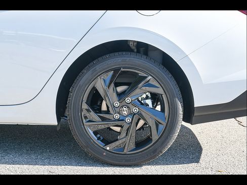 New 2026 Hyundai Elantra SEL FWD image 11
